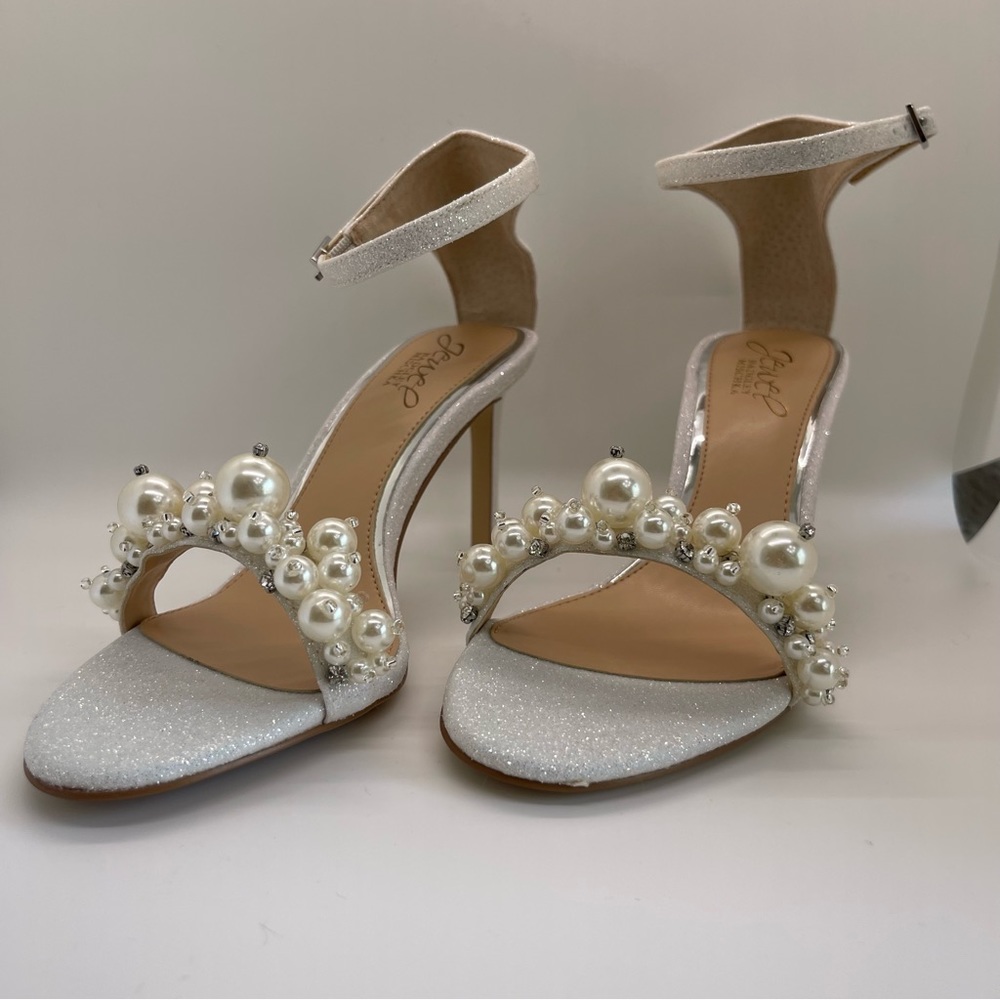 Jewel Badgley Mischka White Glitter Pearl Embellished Bridal Heels Size 6 1/2